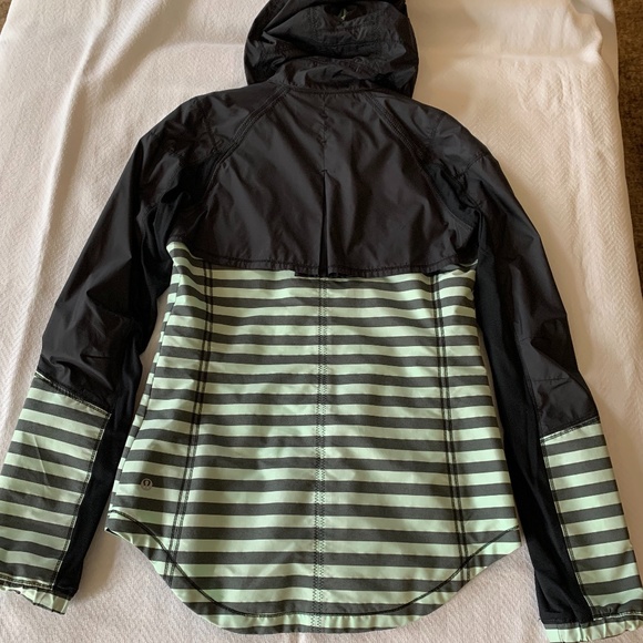 Lululemon Give Up and Glow Jacket, Size 4 (RARE) - Picture 10 of 14